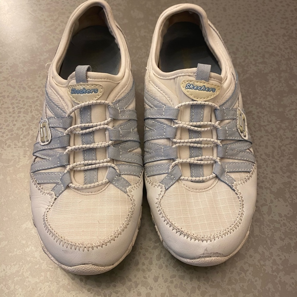 Sketchers sneakers